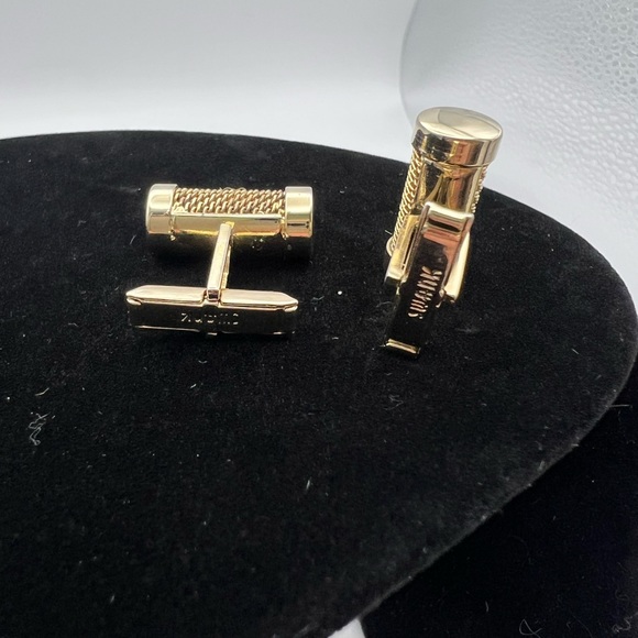 Swank gold tone mesh scroll cufflinks - Picture 4 of 4